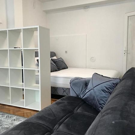 Stan Na Dan Apartment โนวีปาซาร์ ภายนอก รูปภาพ