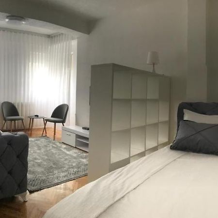 Stan Na Dan Apartment โนวีปาซาร์ ภายนอก รูปภาพ