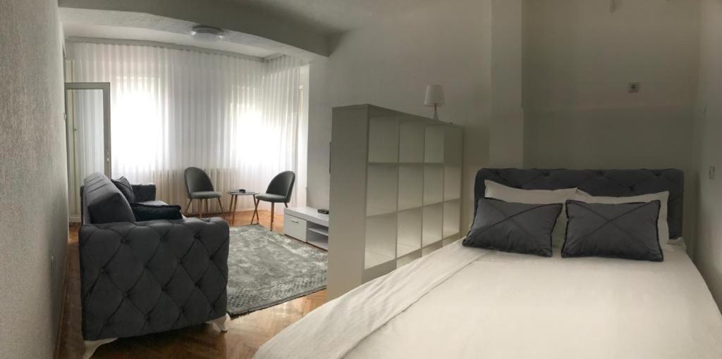 Stan Na Dan Apartment โนวีปาซาร์ ภายนอก รูปภาพ